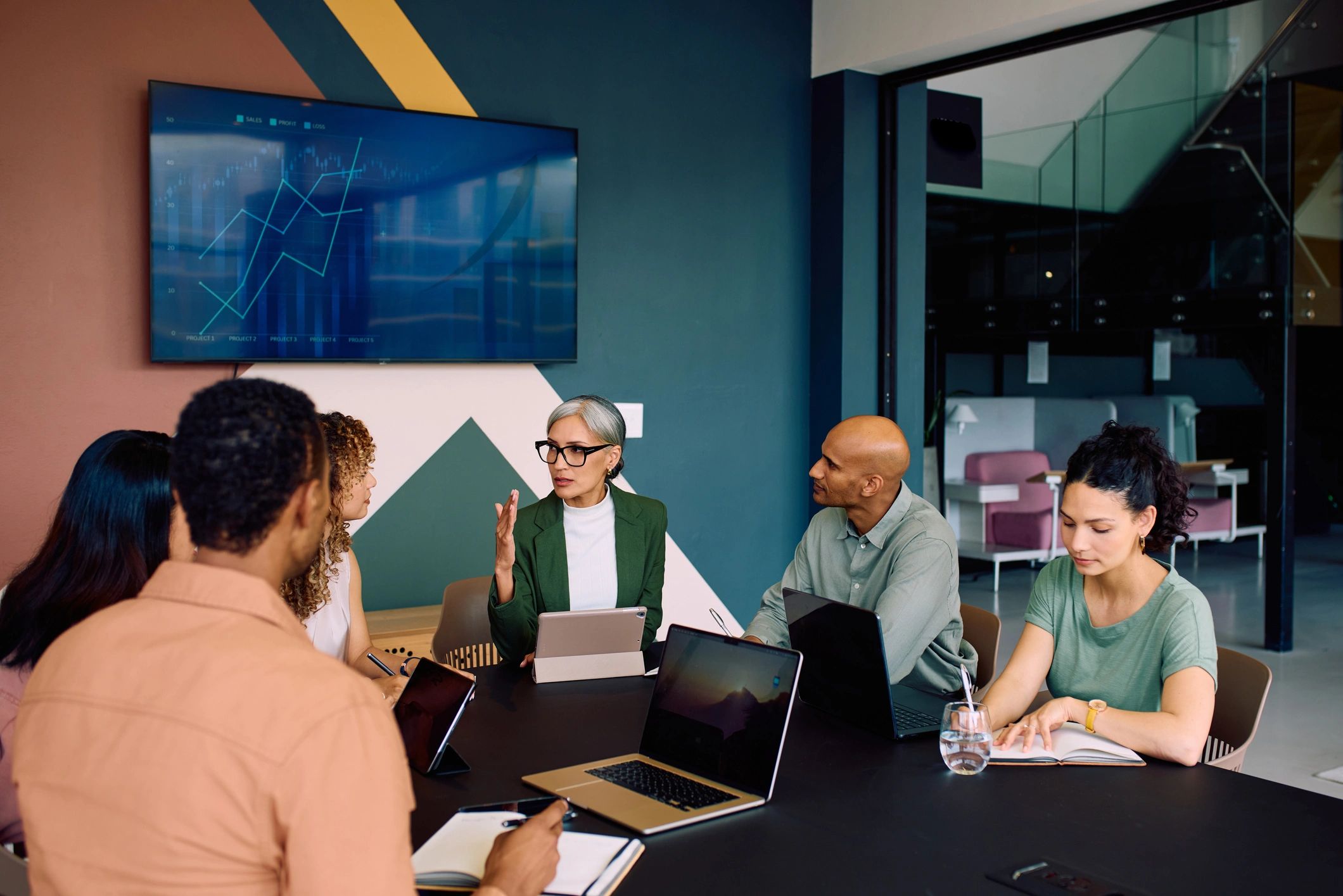 Consulting team meeting in a modern office